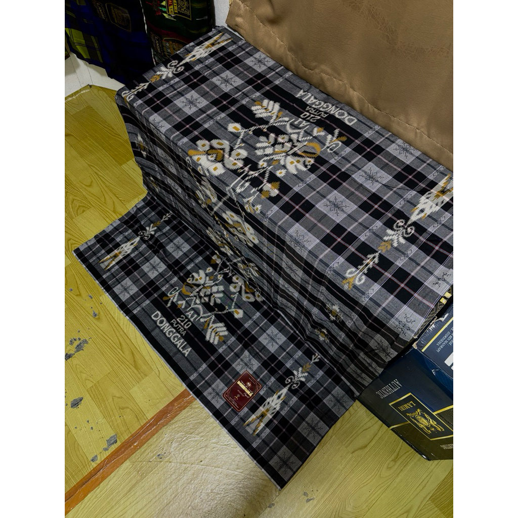 SARUNG DONGGALA TIPE TR MOTIF KOTAK SONGKET DOBY TIMBUL