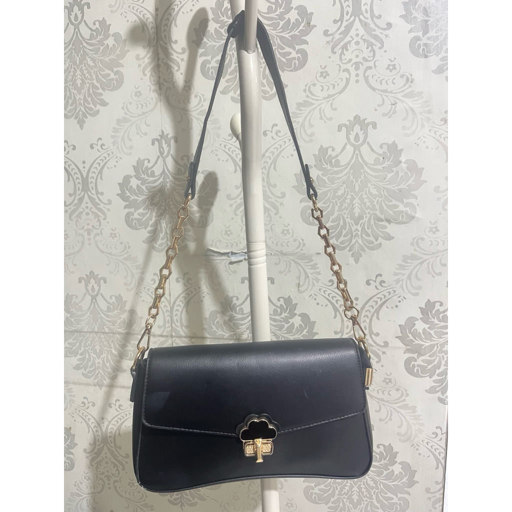 tas selempang hitam emsio by elizabeth