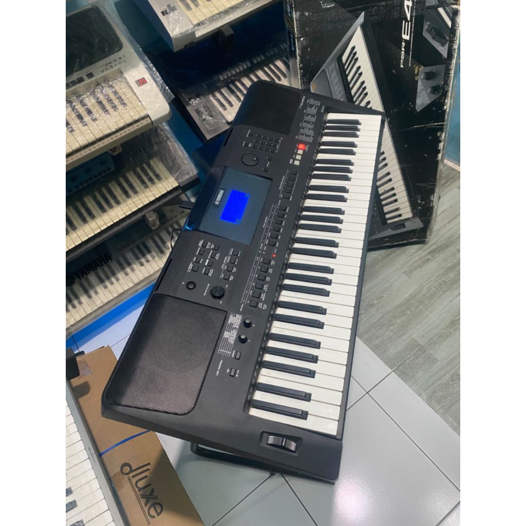 piano / keyboard Yamaha psr e453