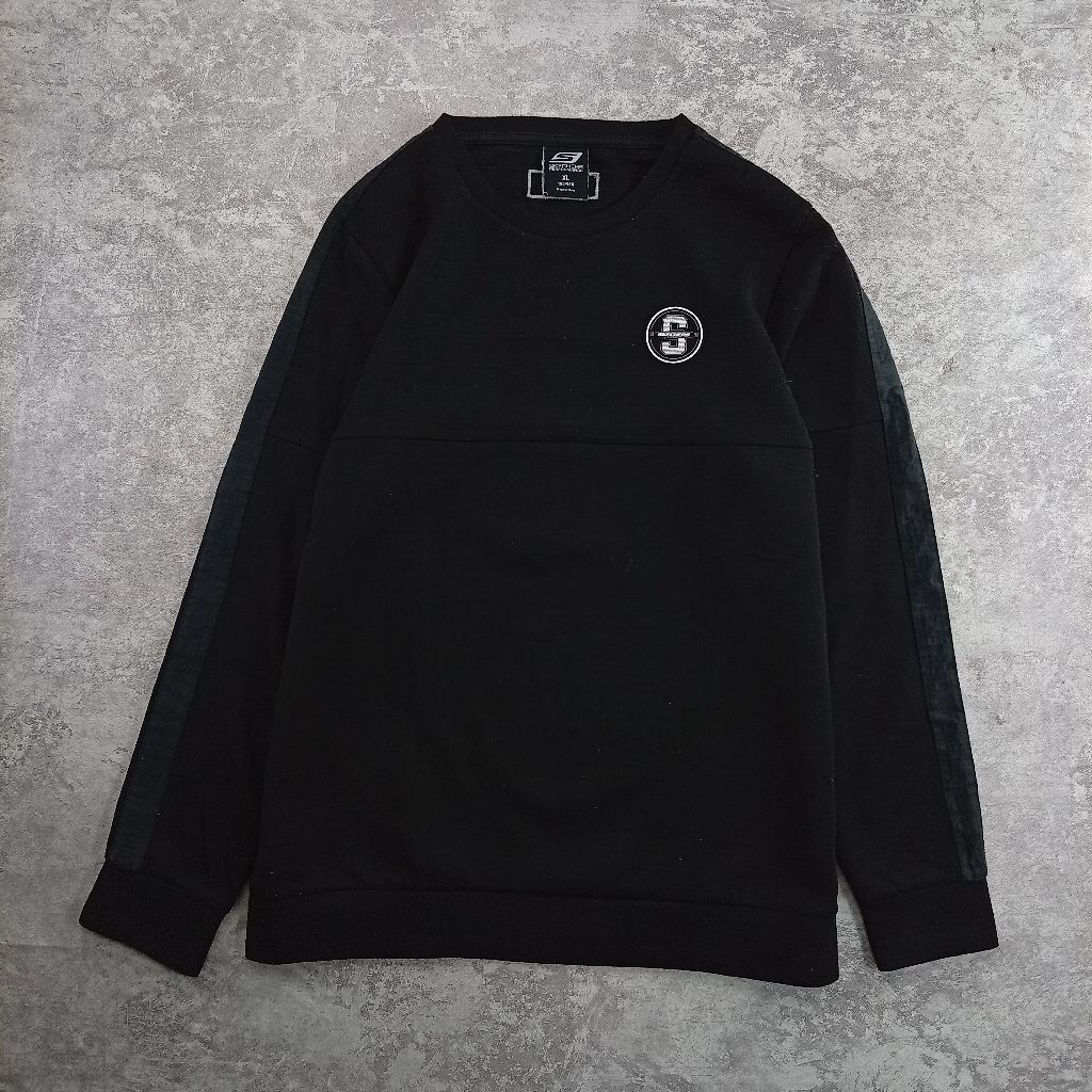 [PRELOVED] SWEATER CREWNECK HITAM PRIA (SECOND)