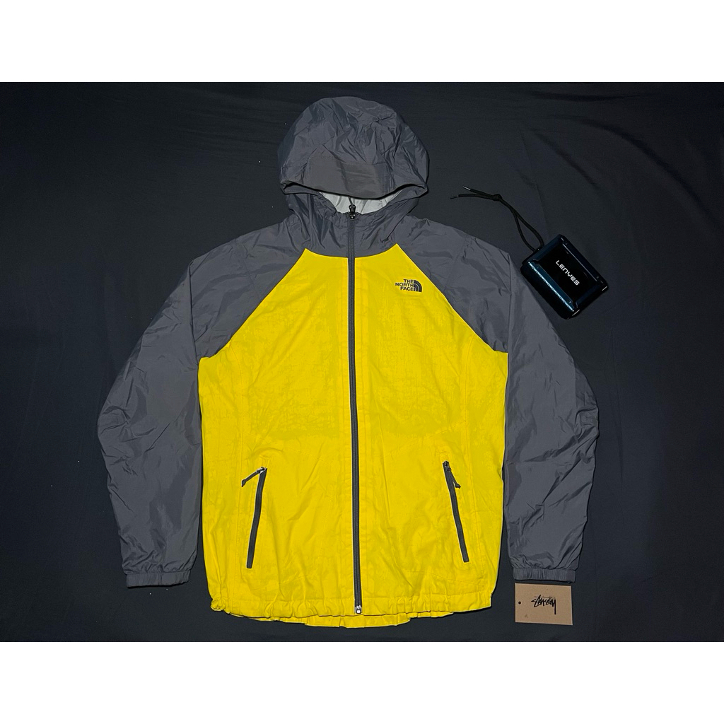 Jaket Outdoor Bertudung The North Face