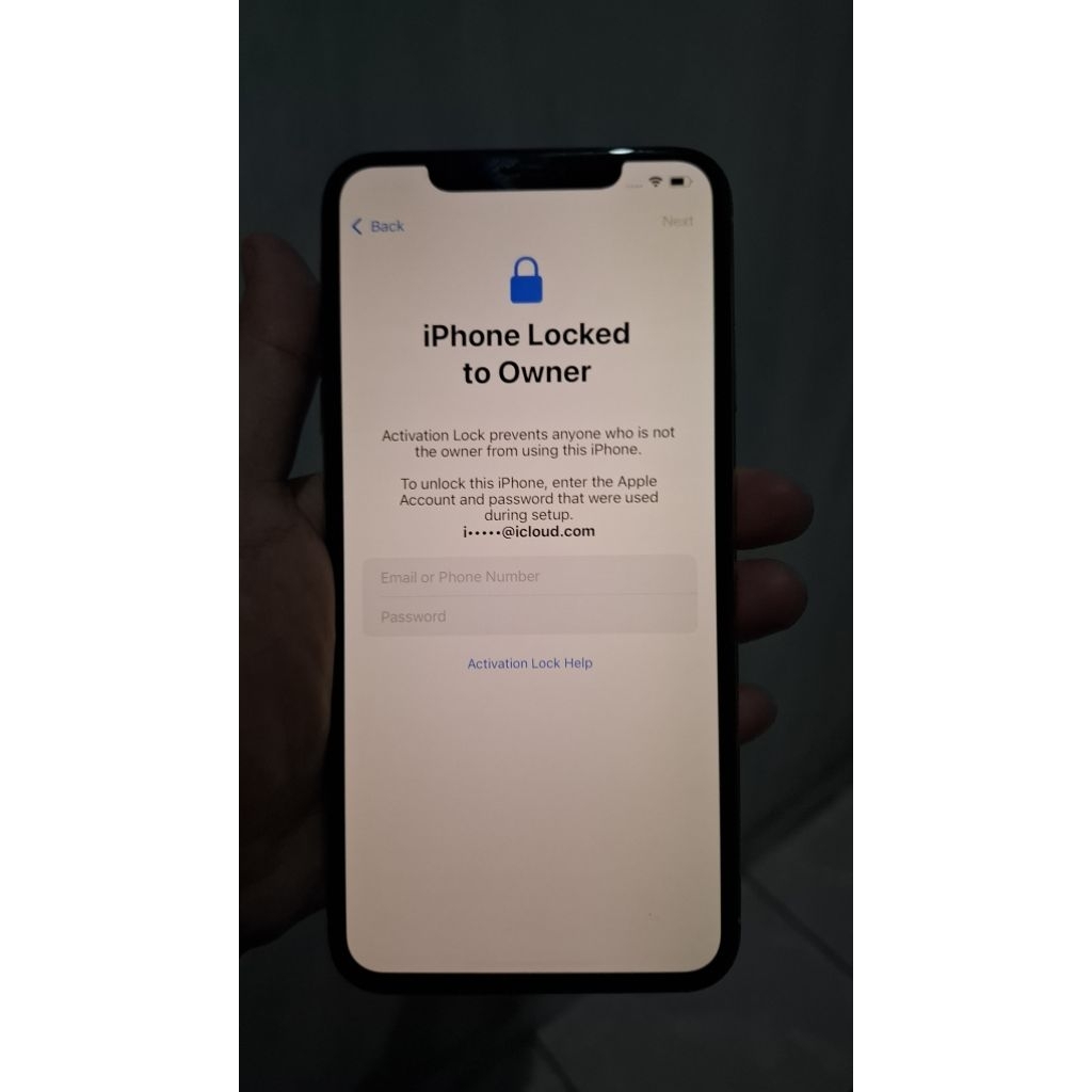 Iphone XS Max 64gb lock owner