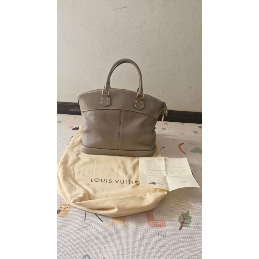 Louis Vuitton Verone Bag with DB and Receipt 2010