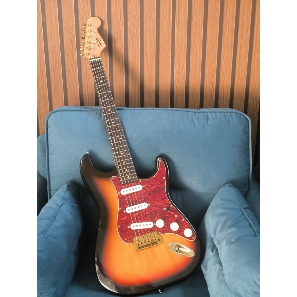 Gitar elektrik Squier bullet stratocaster