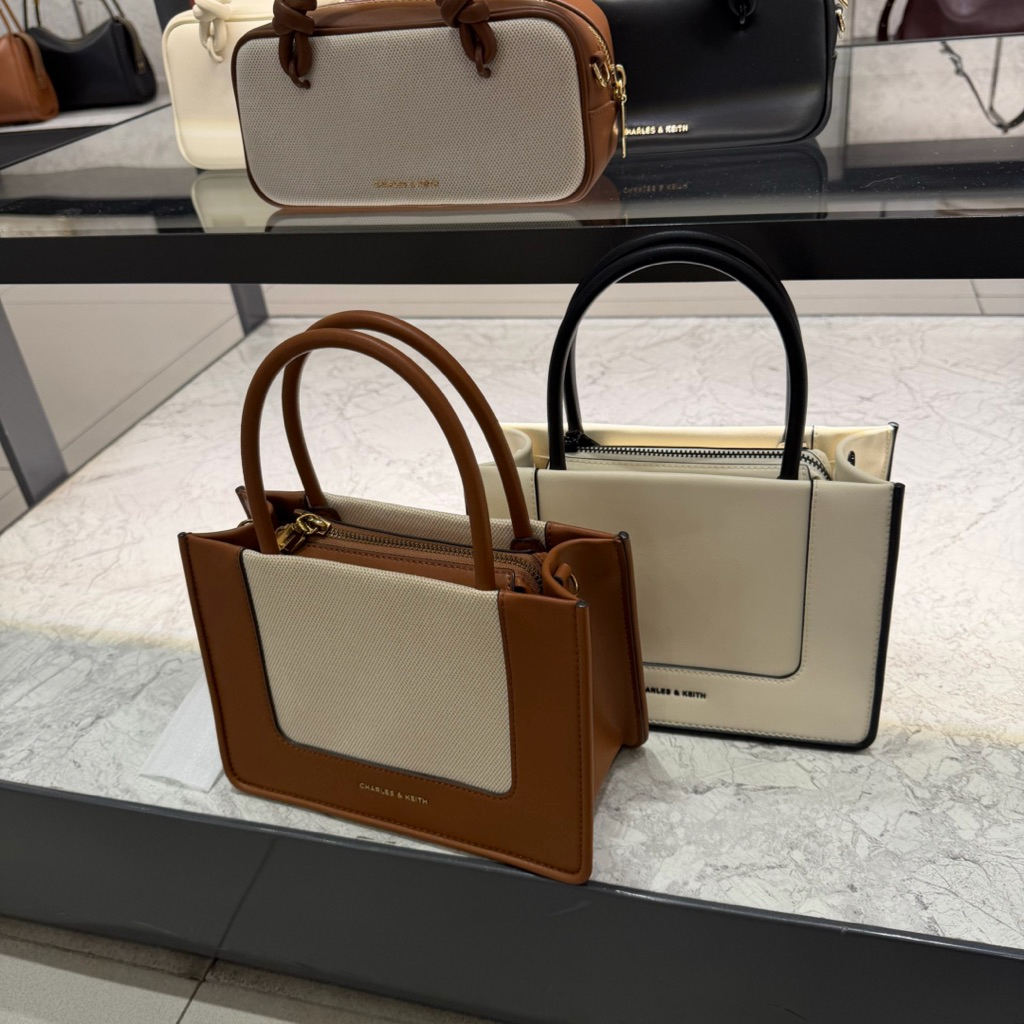 tas slingbag/selempang mini daylla handle bag charles&keith
