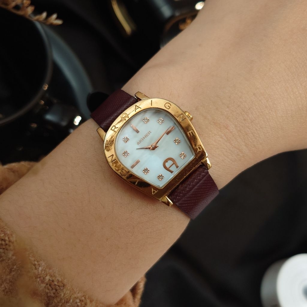 Aigner Amalfi A32200 Horseshoe Quartz, Jam Tangan Fashion Wanita