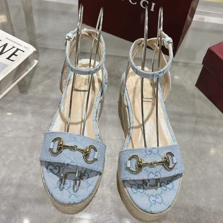 Gucci's latest popular women's horseneck buckle flat bottomed mid heel waterproof platform sandals