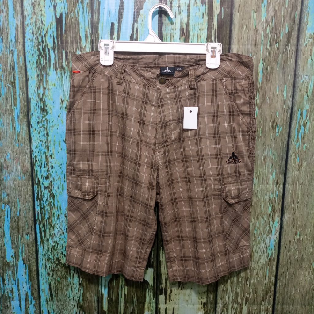 Celana cargo  pendek VAUDE bagus  size 37 (Lp 94cm Panjang 56cm )