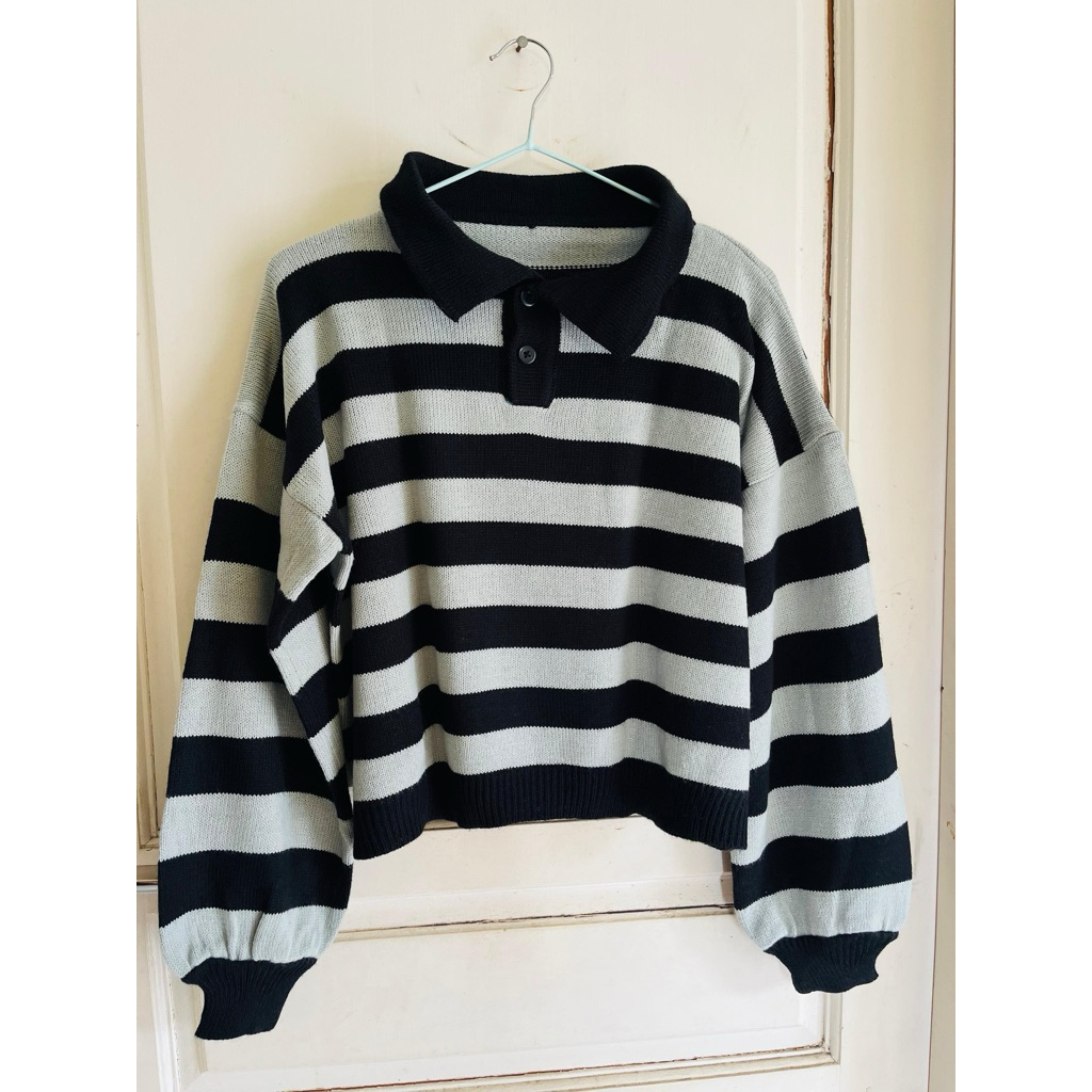 Sweater Knit Stripe Hitam Putih Crop Oversize Kerah Polo