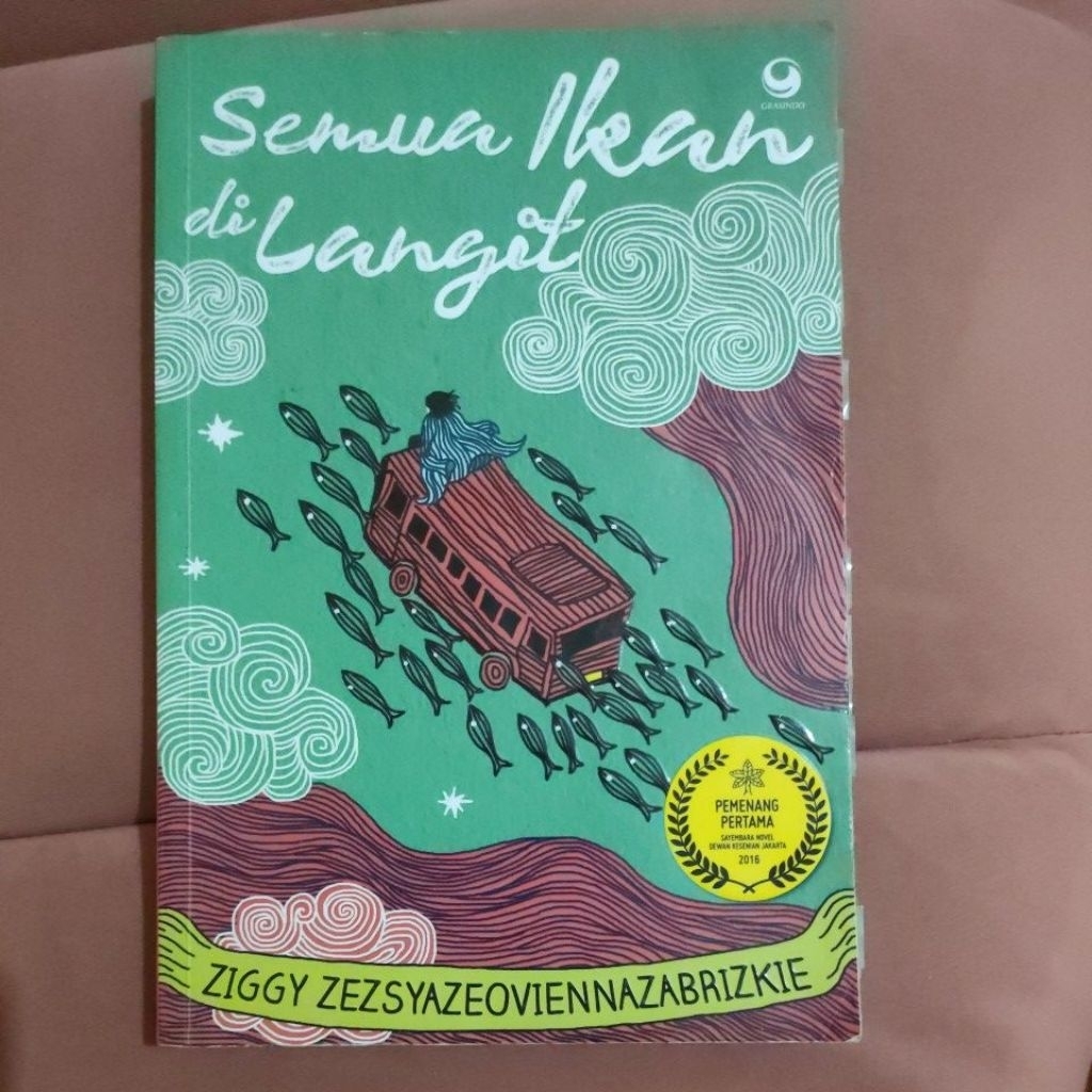 novel semua ikan di langit ori