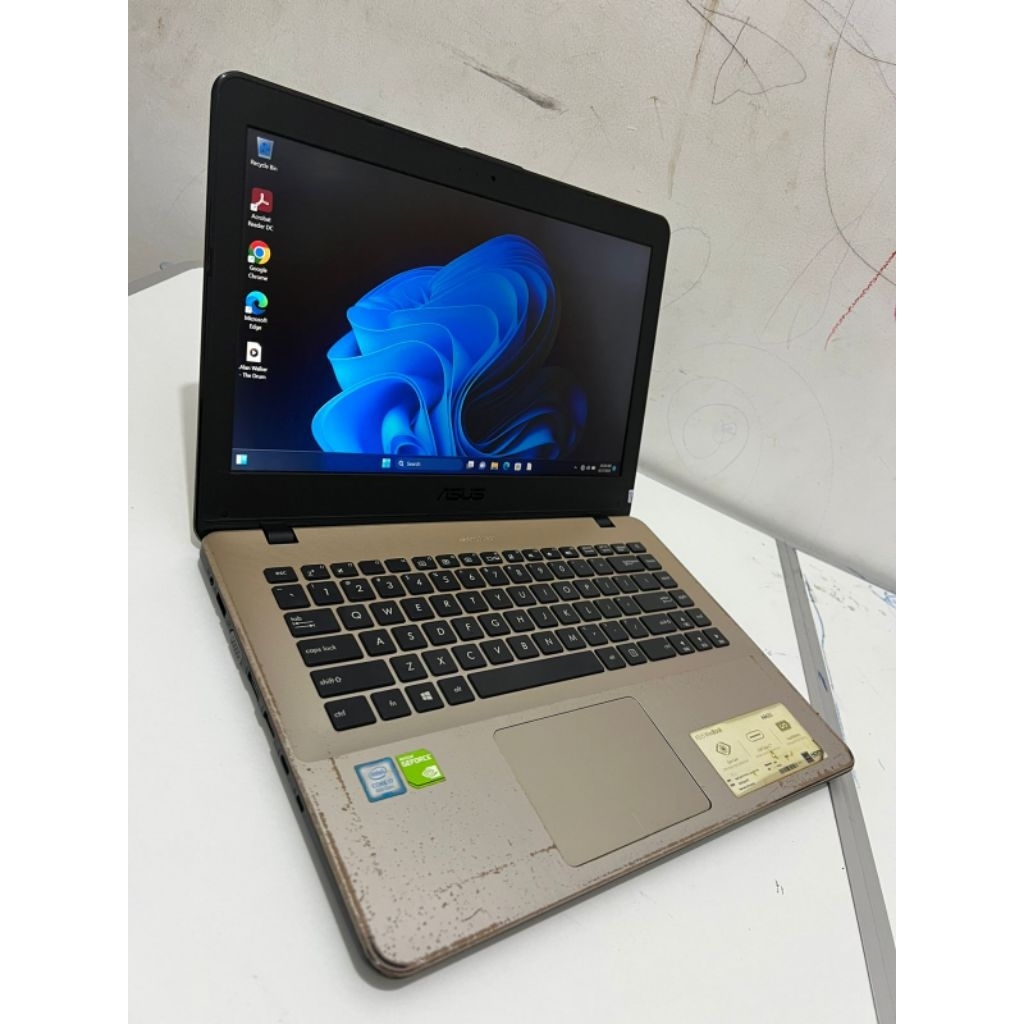 Asus vivobook a442u core i7 gen 8 dual VGA