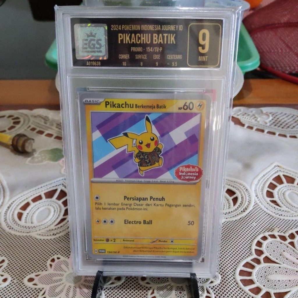 Kartu Pokemon Pikachu batik EGS slab