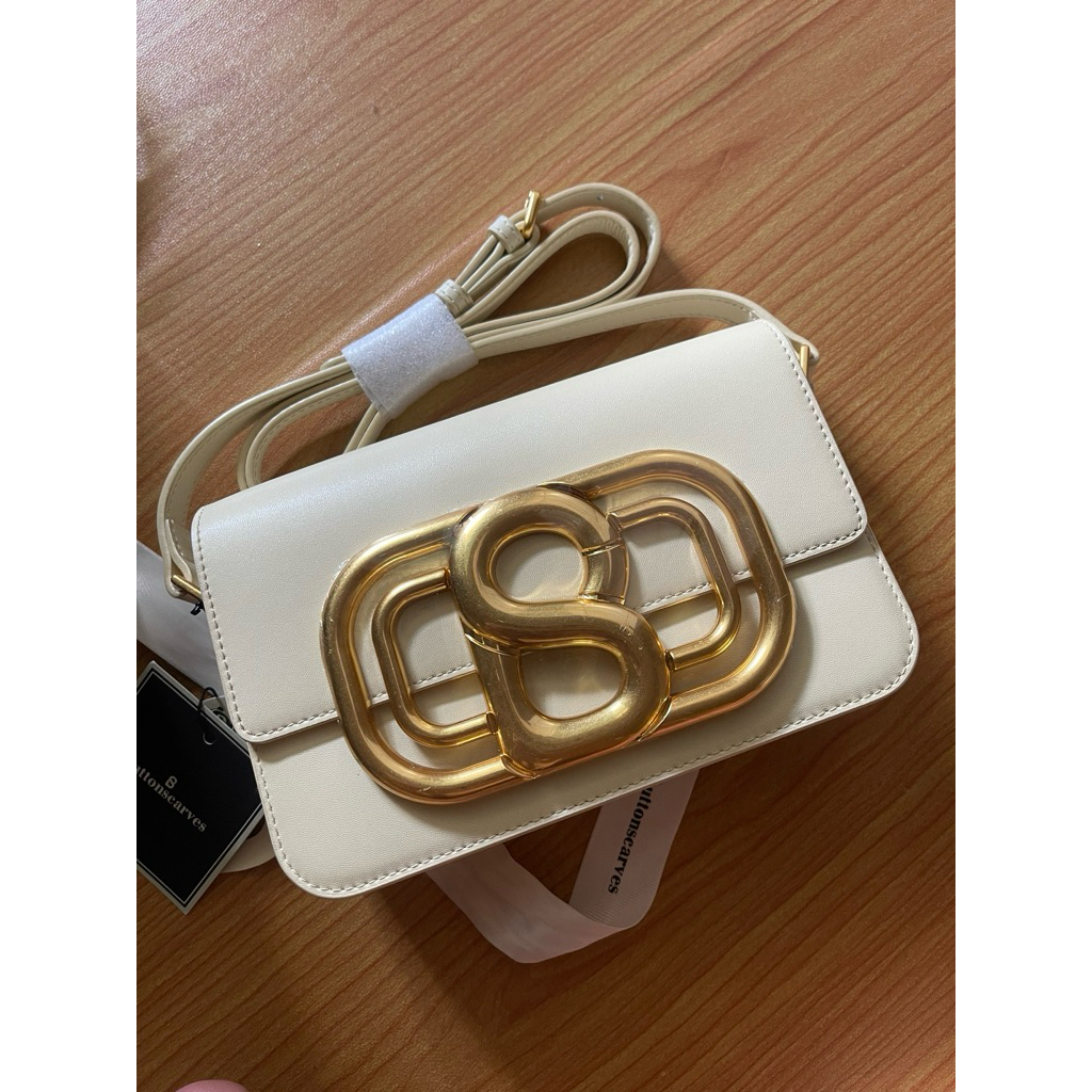Preloved Briana Leather Bag Buttonscraves lengkap box