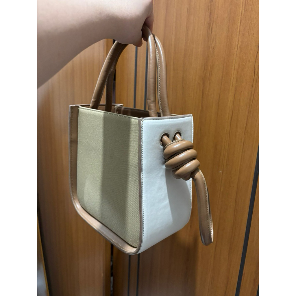 Tas Selempang Brand Dikau (preloved)