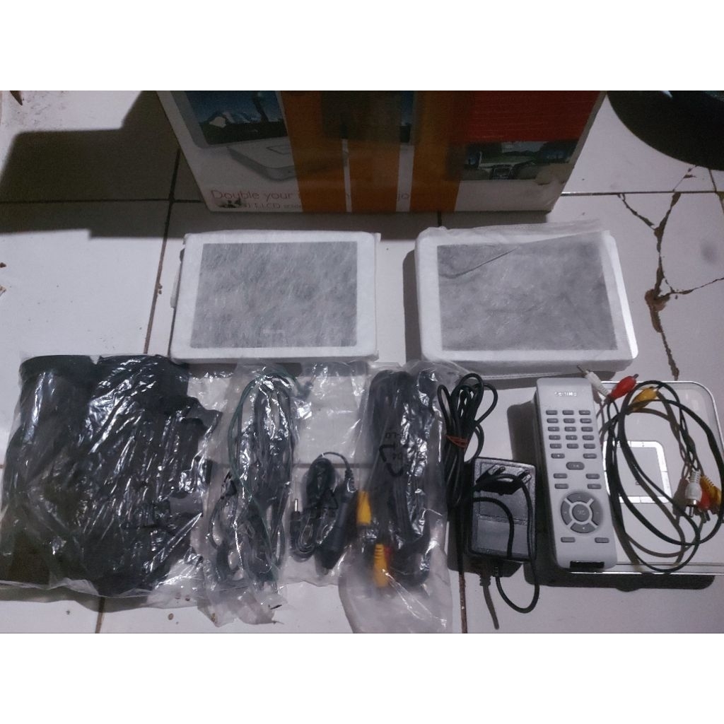 DVD portable PHILIPS car dvd player with 7 inch Lcd TFT monitor mini Headrest (Baca deskripsi)