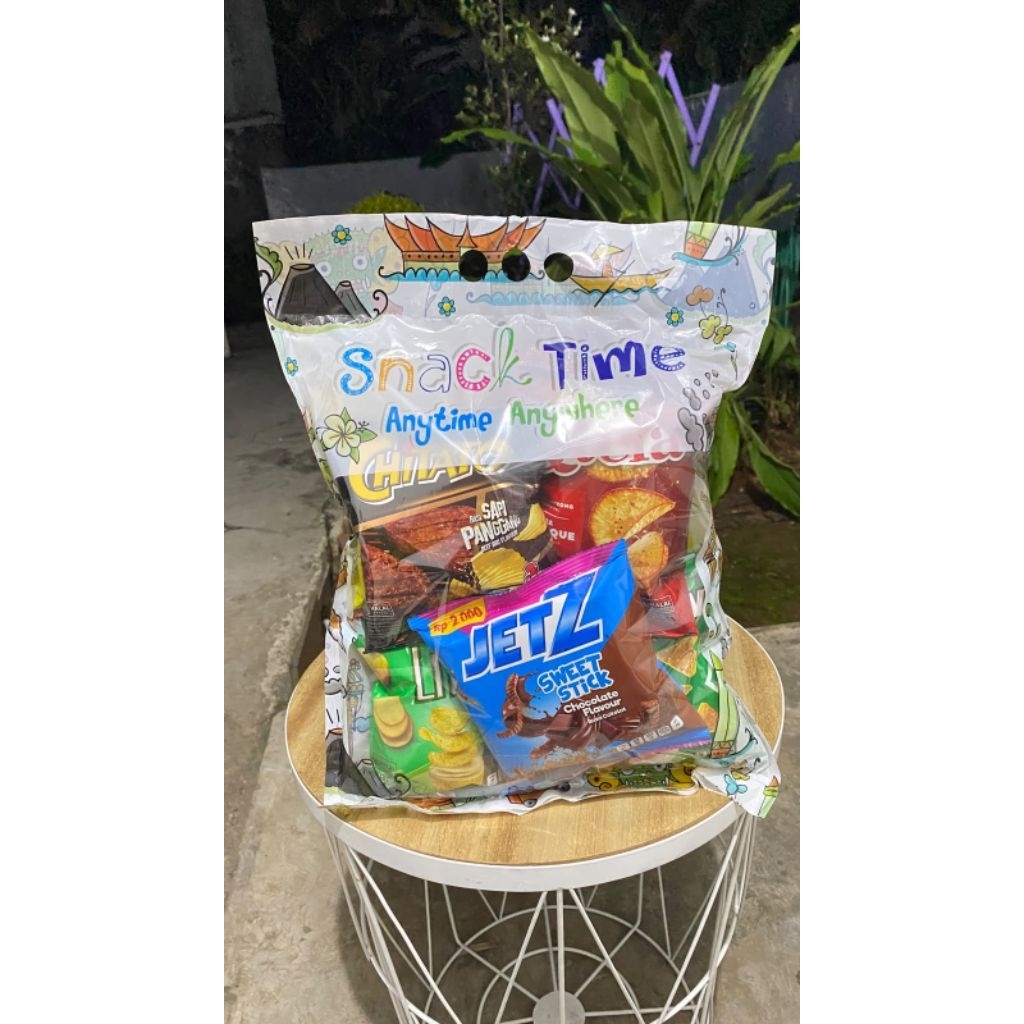 Paket snack chiki JetZ chitato Qtela cemilan