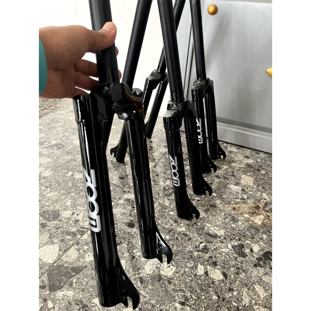 Fork zoom hitam glossy