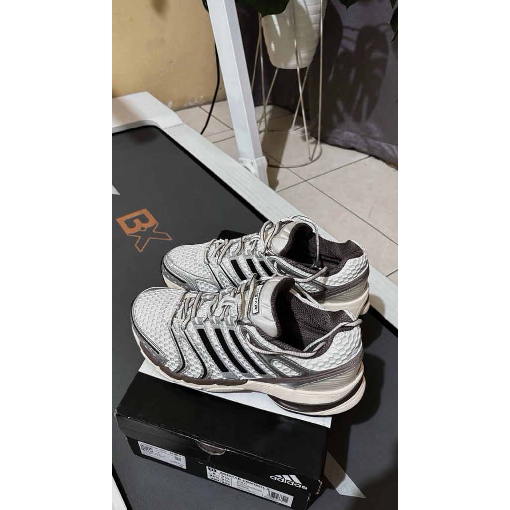 Adidas Adistar control 5