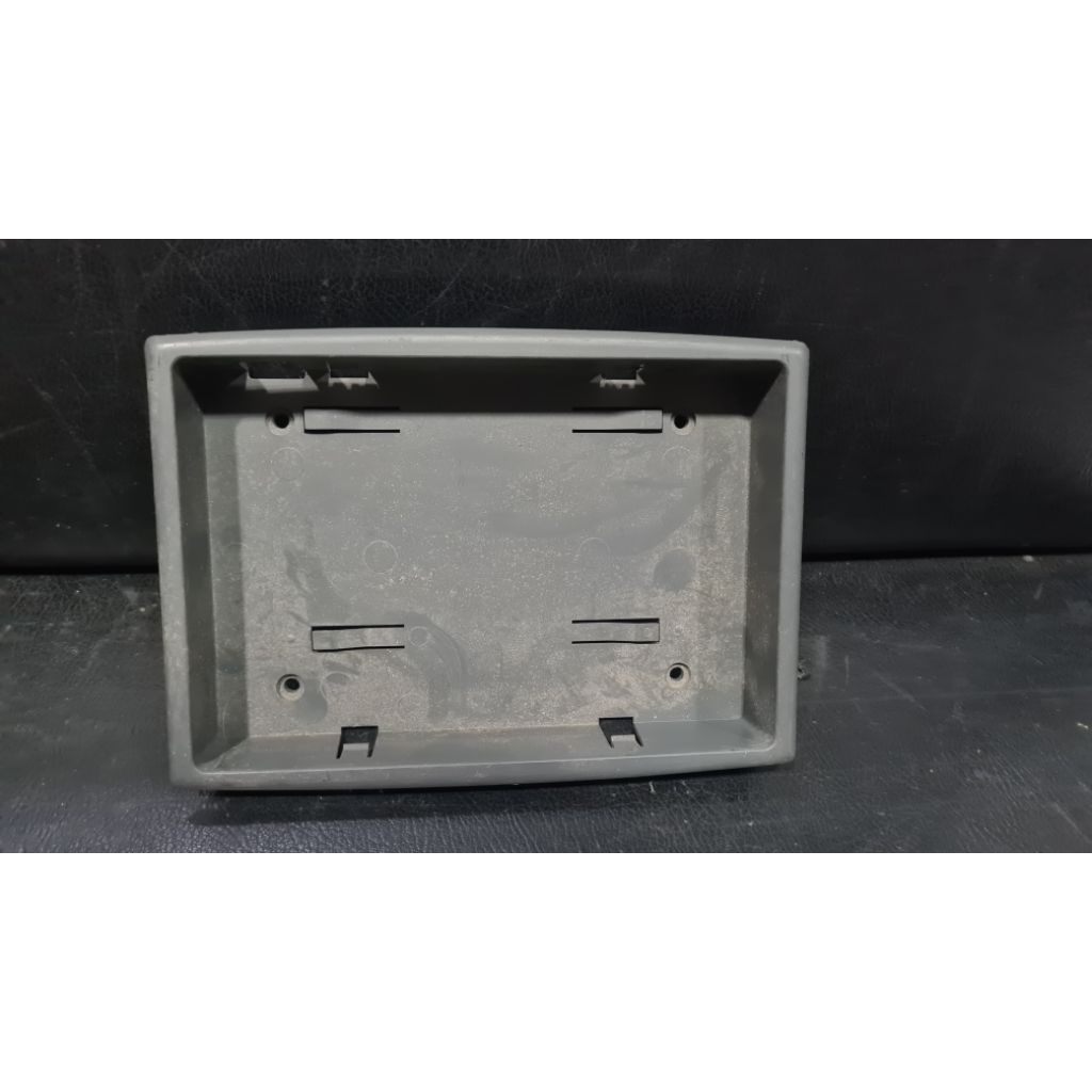 Rumah Casing Case TV monitor head rest mobil ukuran dalam 17.5 x 12 cm bekas