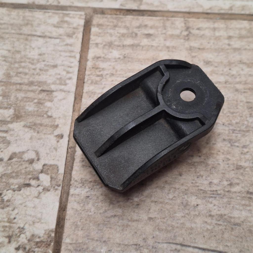 Kuncian Atas Radiator BMW E39