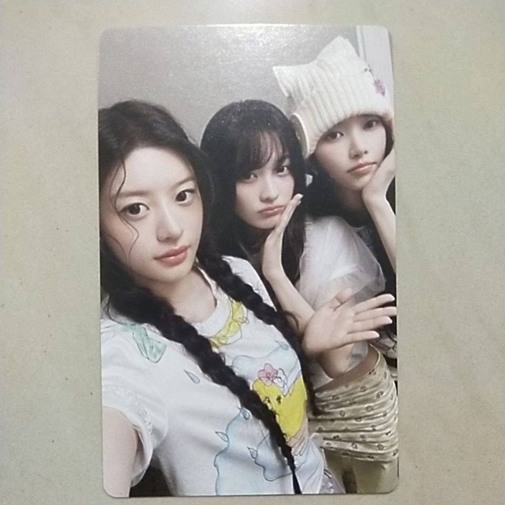 official photocard illit minju, iroha, & yunah (mamihlapinatapai)