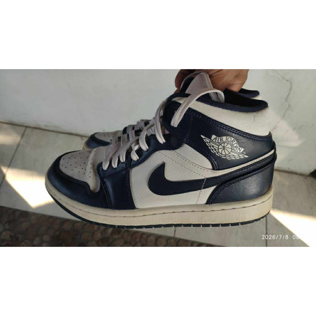 Aj 1 high metallic gold obsidian size 40