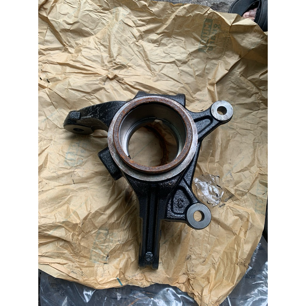 knuckle ABS kanan avanza 2012-2021
