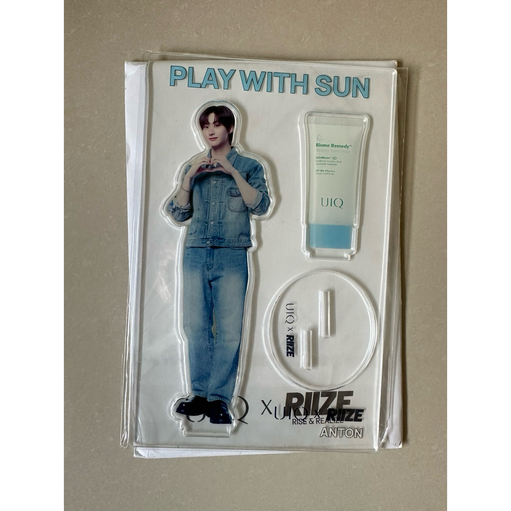 standee uiq anton