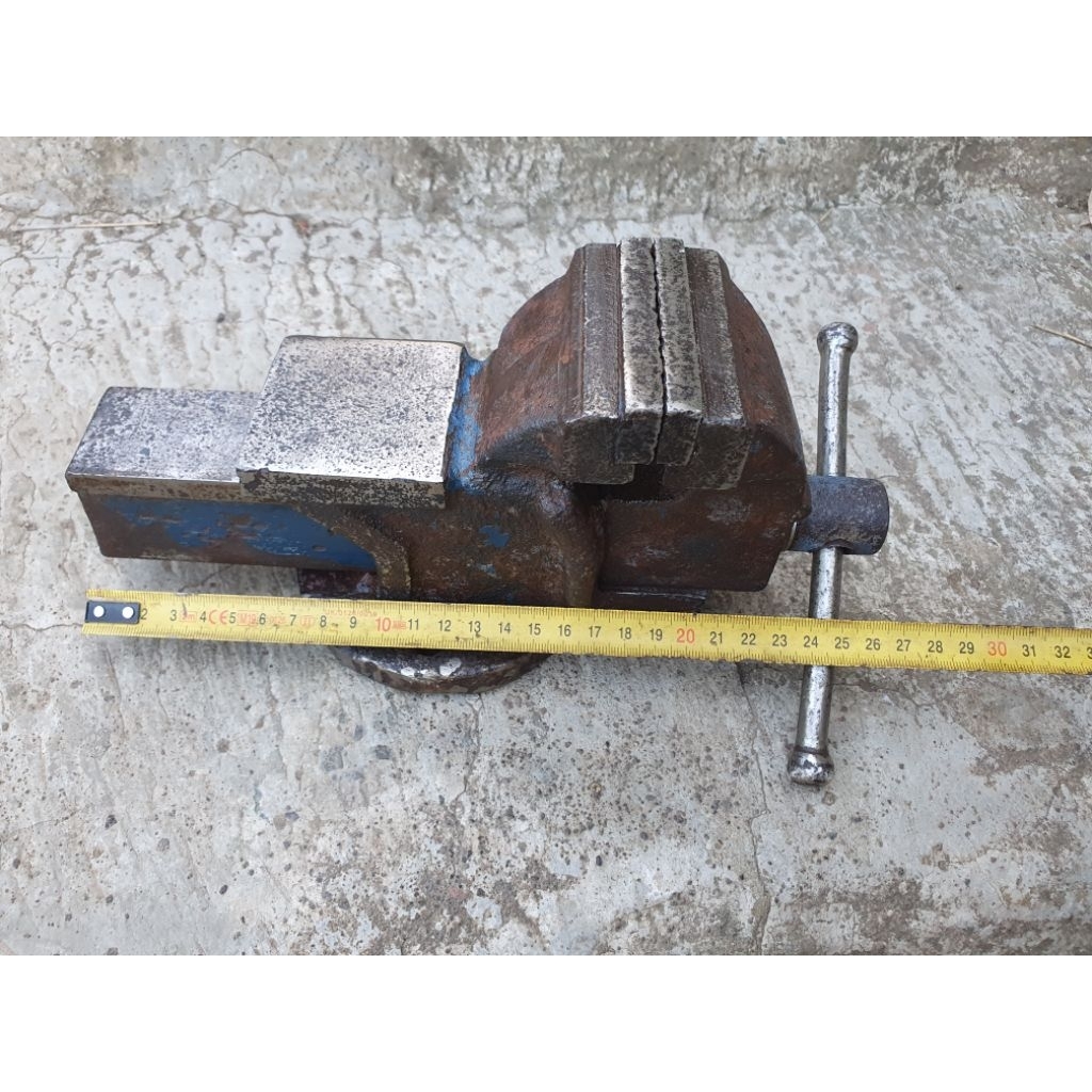 Ragum / Tanggem / Alat Penjepit Kuno Lawas