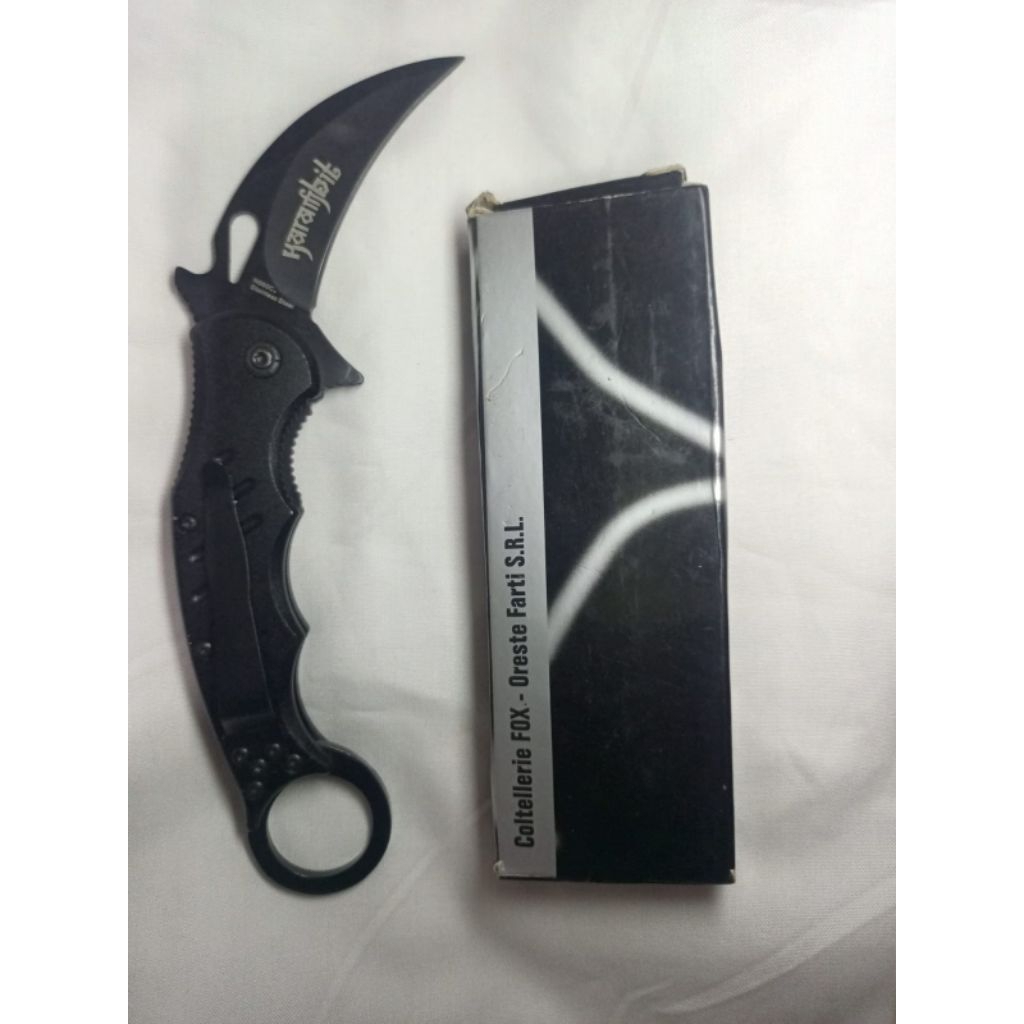 Kurung Pergelangan Pisau Lipat Hitam Model Karambit Dengan Gagang Ergonomis
