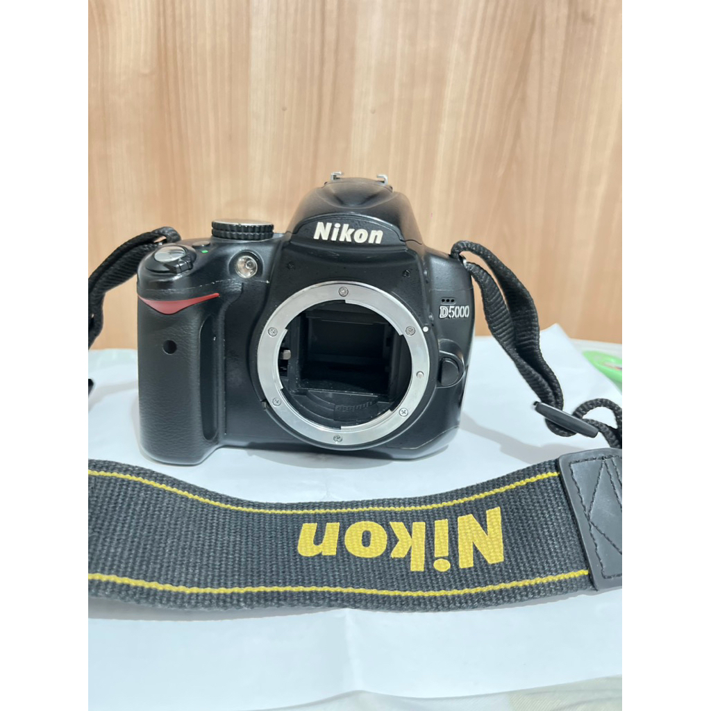 NIKON D5000 SECOND HANYA BODY TANPA LENSA