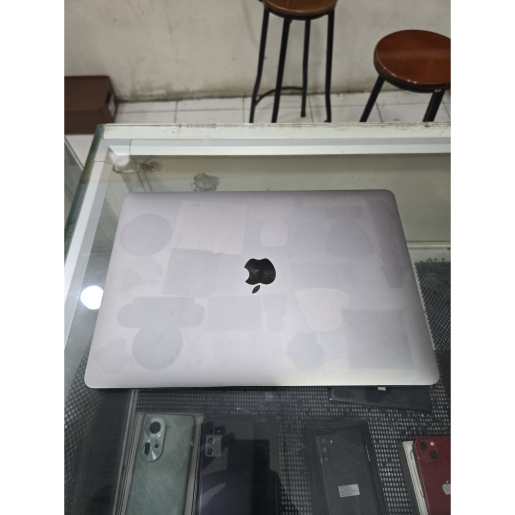 macbook pro 2017 core i5 8/256GB