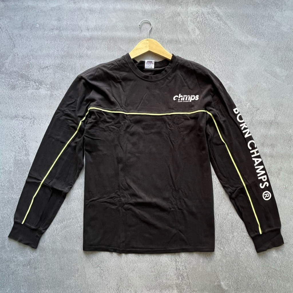 Kaos Lengan Panjang Hitam Chmps Dengan Garis Kuning Dan Tulisan Born Champs