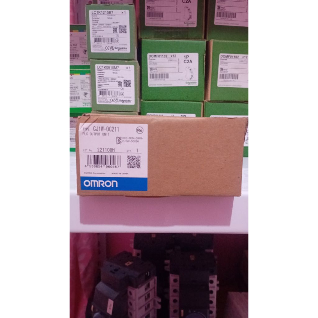 PLC OMRON CJ1W-0C211 PLC OUTPUT MODULE OMRON