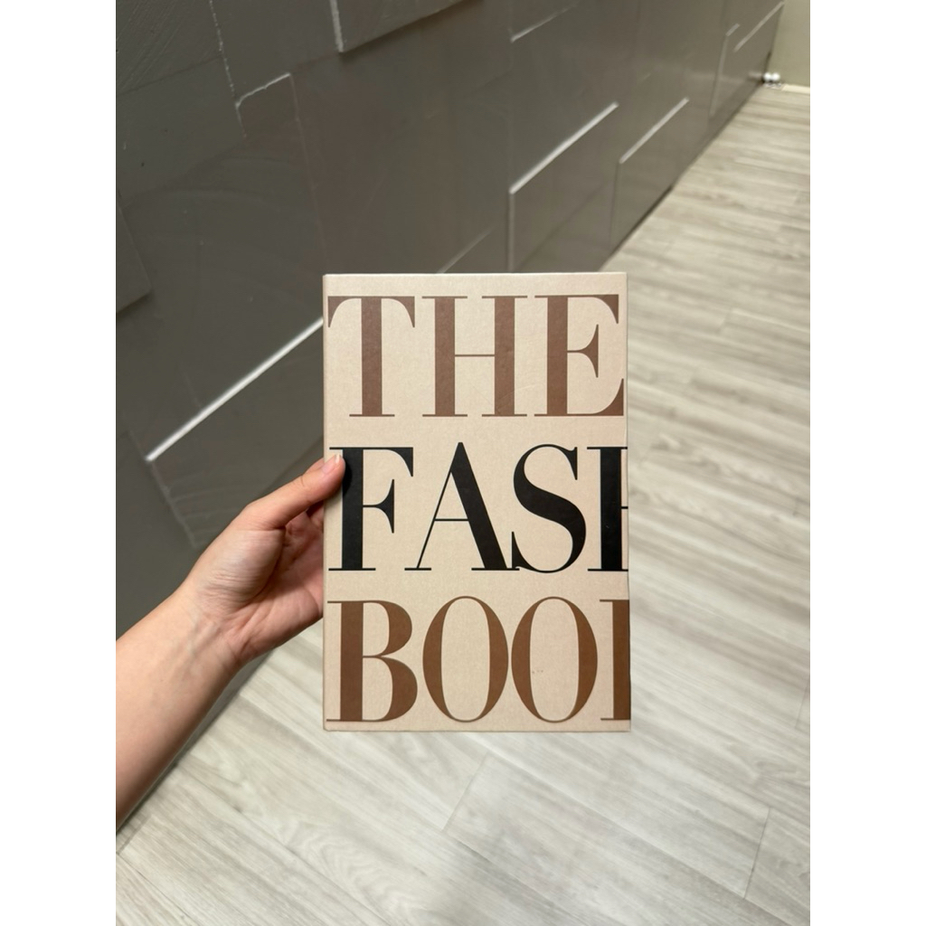 dummy book/buku dummy THE FASHION BOOK [USED]