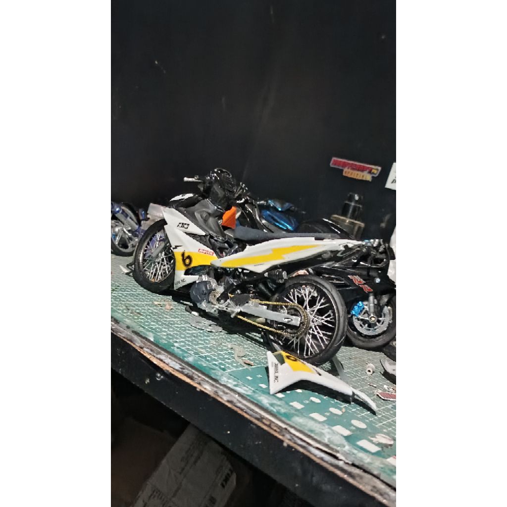 miniatur YAMAHA MX KING livery LBWK