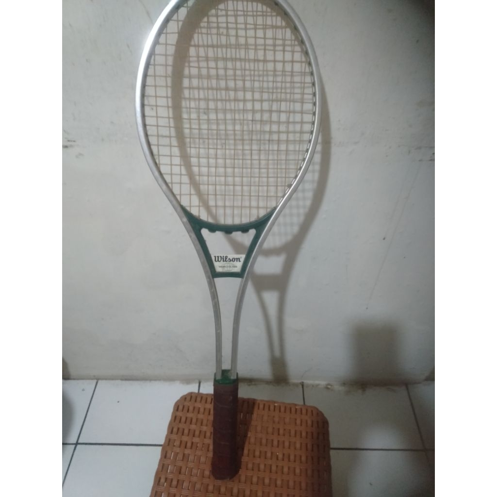 raket tenis Wilson bekas 150