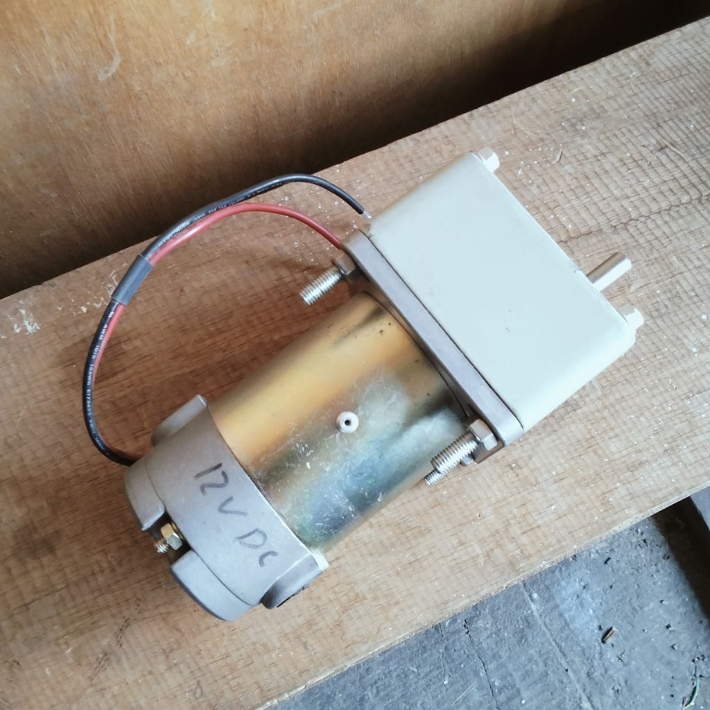 Dinamo Gearbox DC 12V