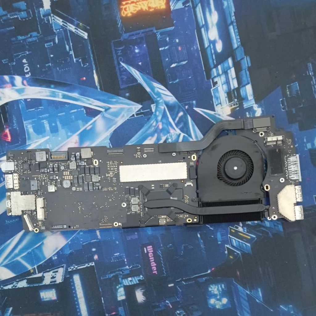 Mainboard MacBook Pro Retina 2.7Ghz i5 8GB/ Early 2015 Hidup tidak tampil