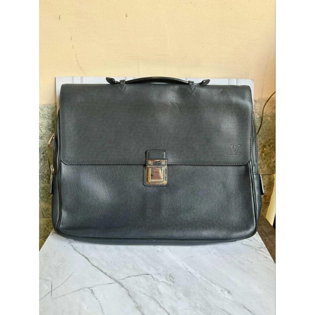Preloved Tas LV Taiga Leather Briefcase