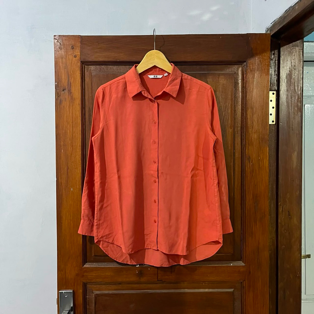 [M-L] Uniqlo Rayon Orange Shirt - P(65)xLD(51)