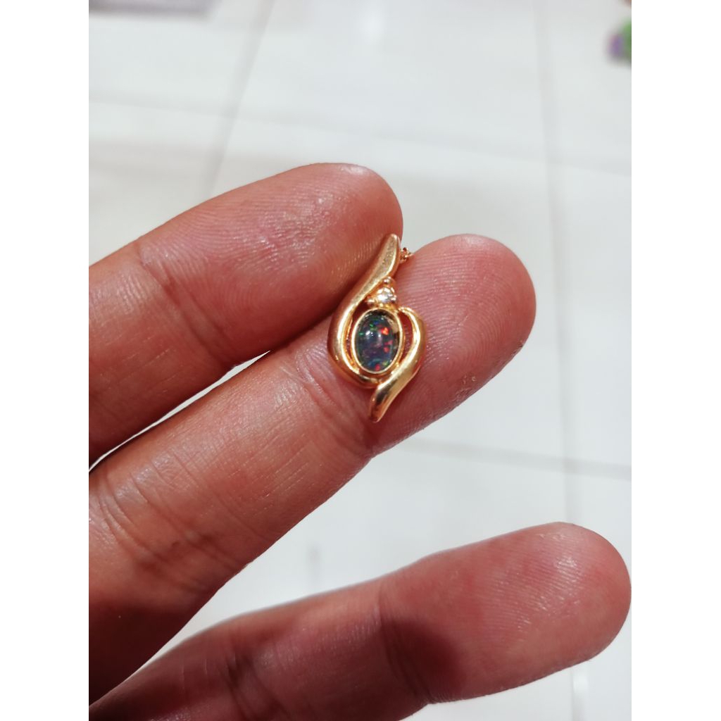 Liontin batu Kalimaya