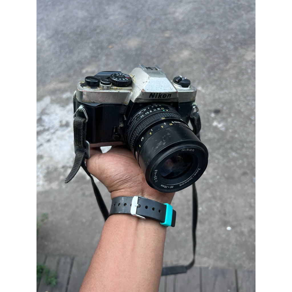 Kamera Analog Nikon FM10 + Lensa Nikkor 35-70mm f3.5-4.8 -