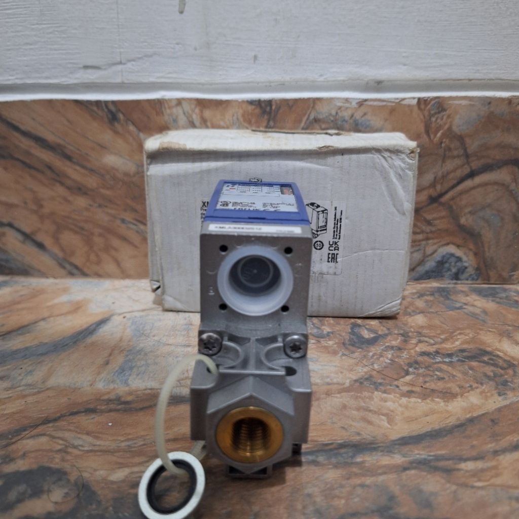 PRESSURE SWITCH TELEMECANIQUE XMLA300D2S12