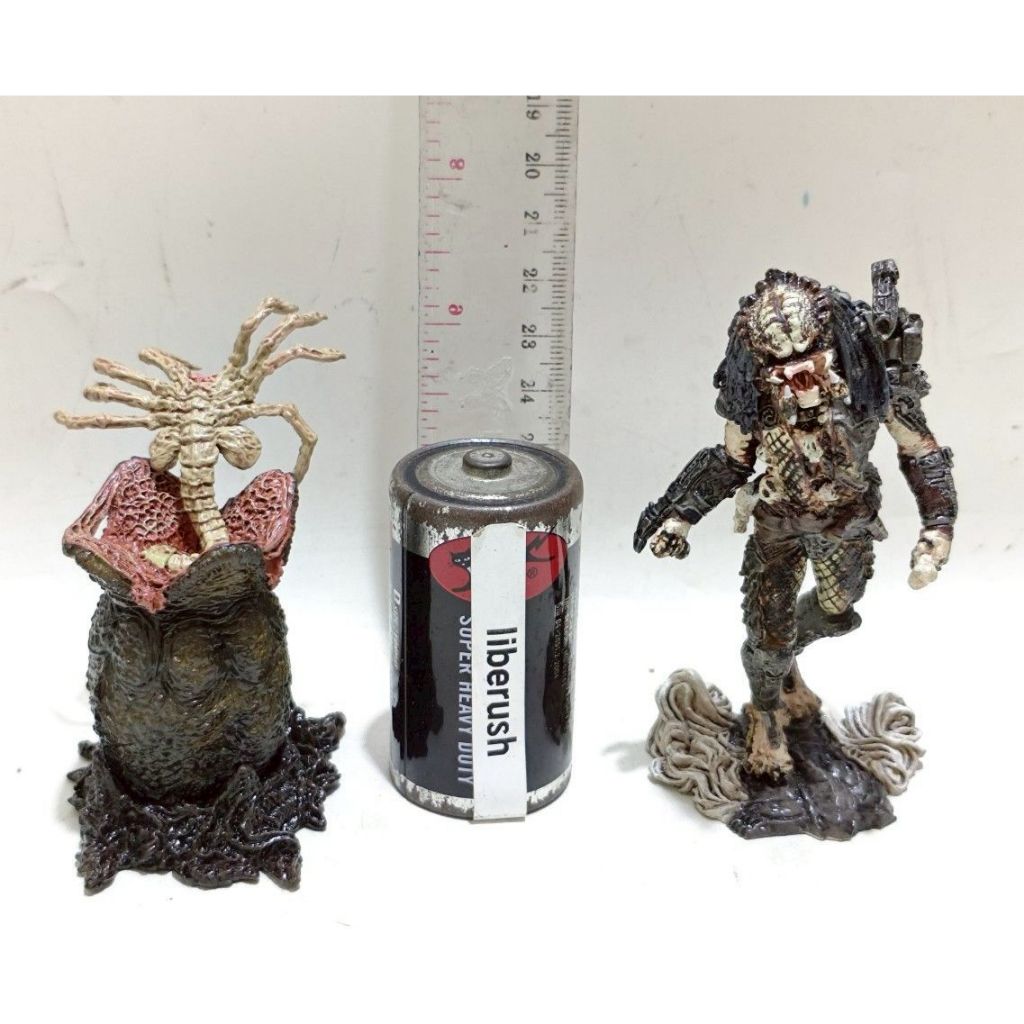 Set kotobukiya alien vs predator xenomorph egg chamber facehugger boar predator / jungle hunter puzz
