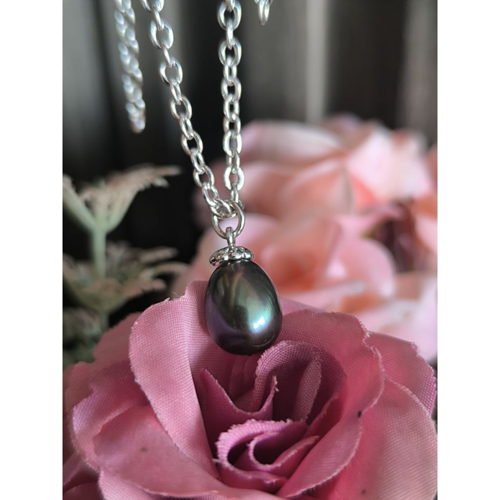Liontin Rhodium Mutiara tawar hitam Oval