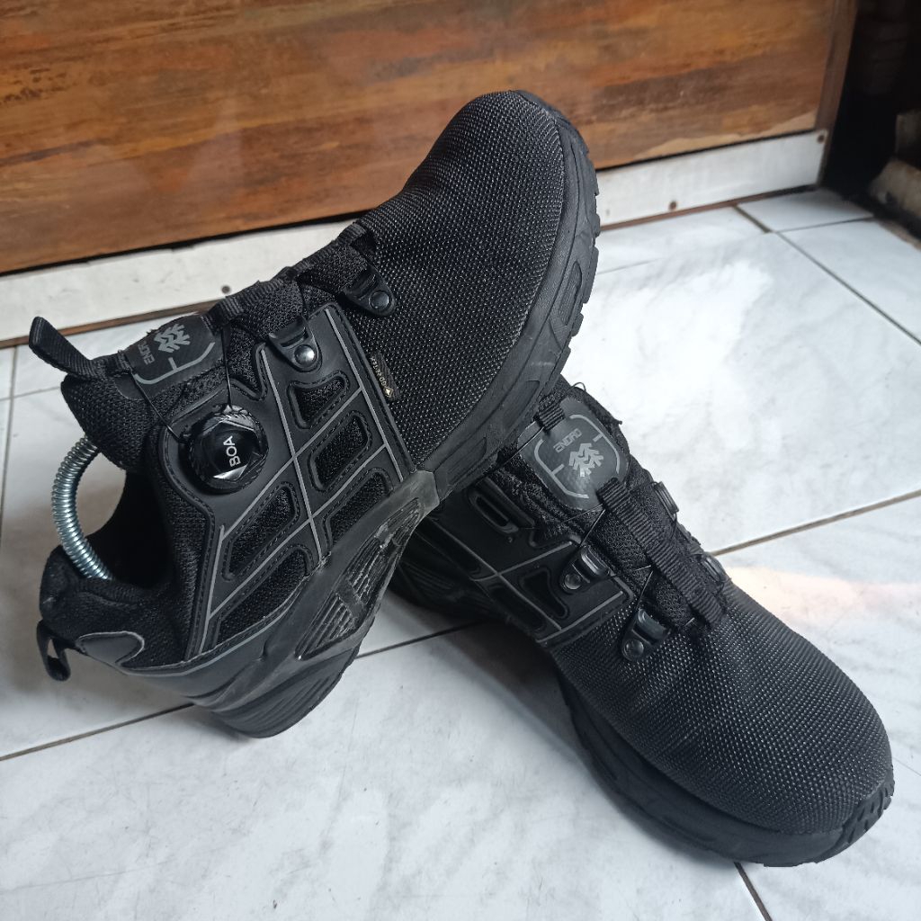 Sepatu Kolon Sport Boa System