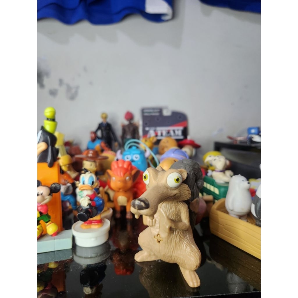 Mainan atau Action figure Scrat (ice age)