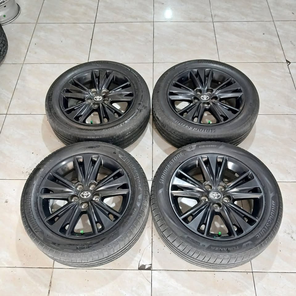 Jual velg Orijinal copotan Venturer R17 lebar 7 ET 45 pcd 5x114 cocok untuk Venturer Inova Zenix dll