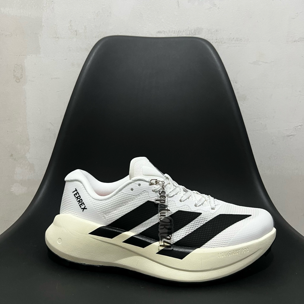SEPATU LARI UNISEX ADIDAS TERREX AGRAVIC SL WHITE BLACK